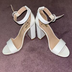Chunky white heels LAST CHANCE BEFORE ITS DONATED